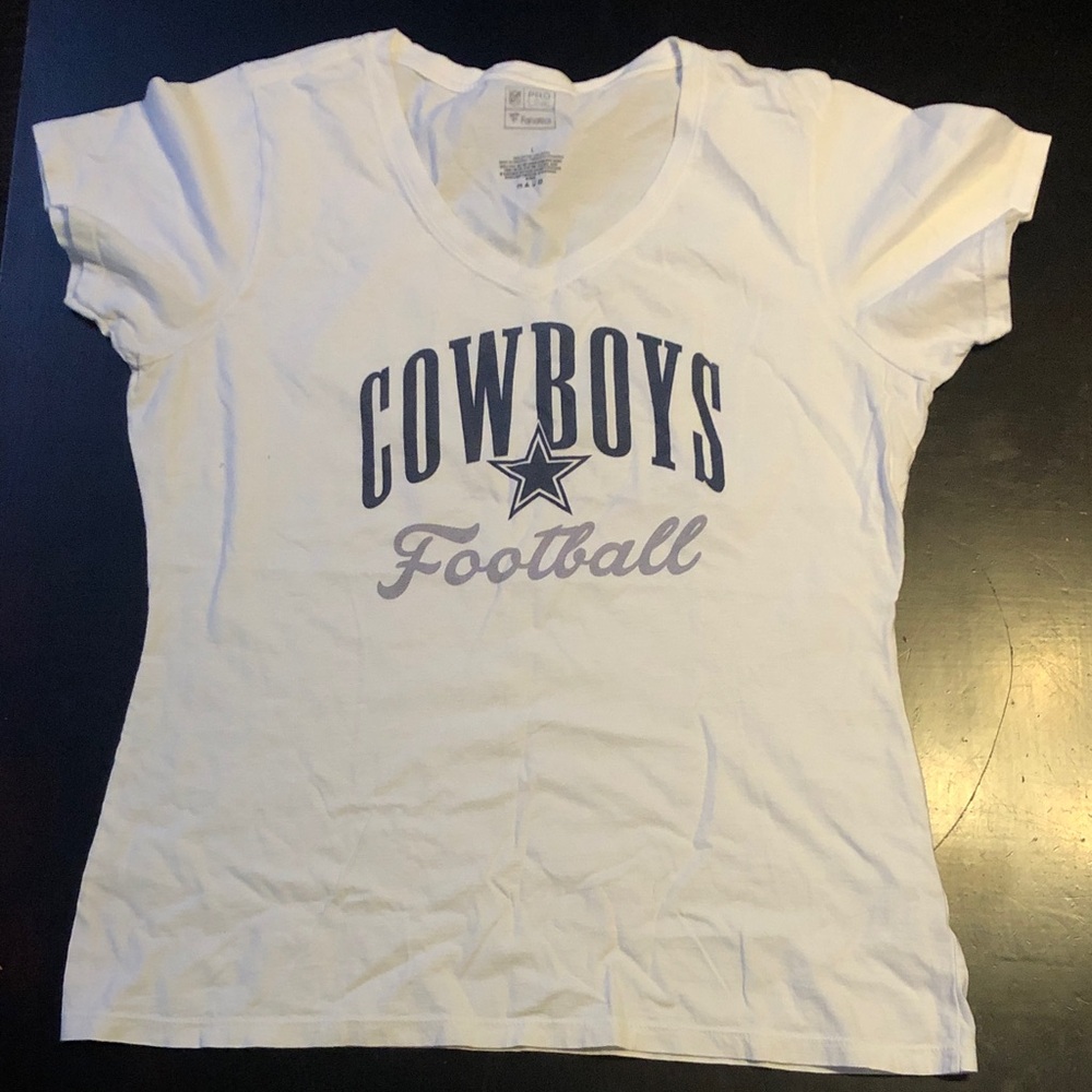 Fanatics White Cowboys Football Graphic Tee